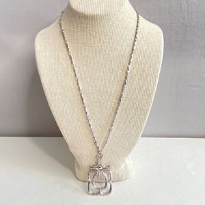 💎Avon Necklace Silver Tone Pendant Chain Abstract Textured Design